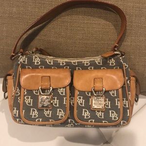 EUC Dooney & Bourke shoulder bag